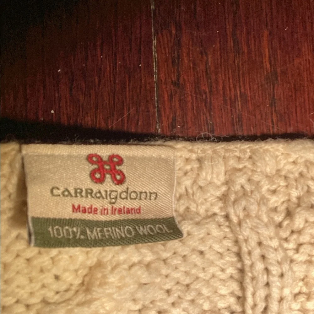 Carraigdonn 100% merino wool Cable Knit Cream Sweater size large